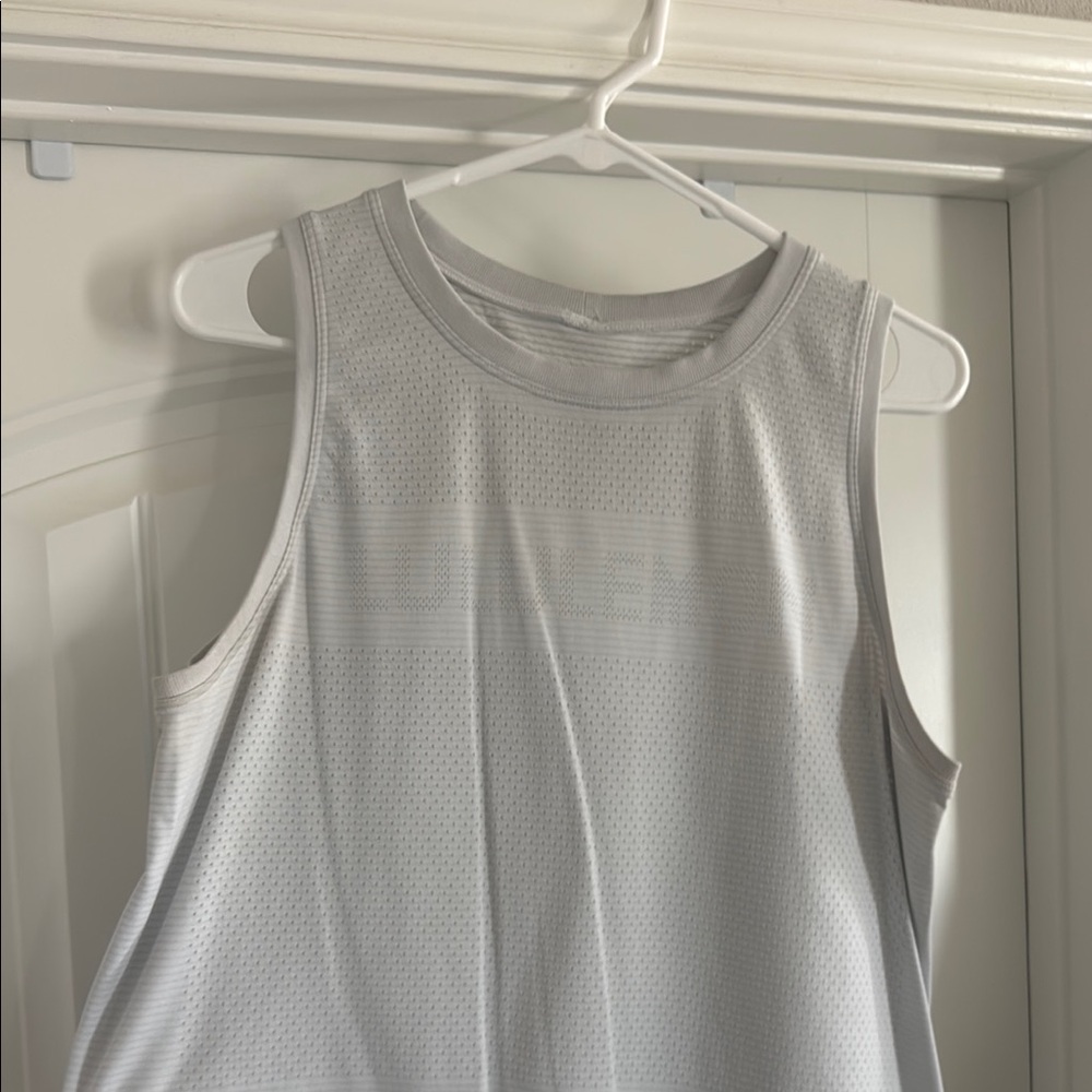 Sleeveless Tank lululemon logo, bone color size 10